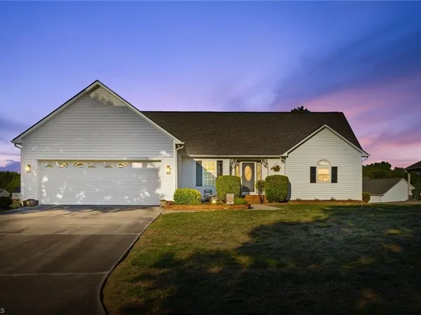 101 Erin Ln, Thomasville, NC 27360