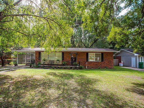 4th image of 413 University Dr