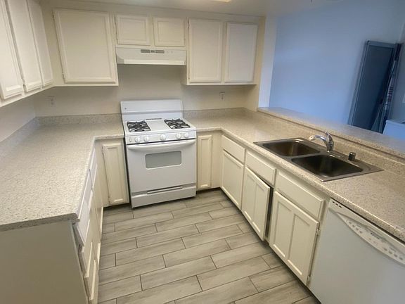 3rd image of 1025 N Tippecanoe Ave Unit 248