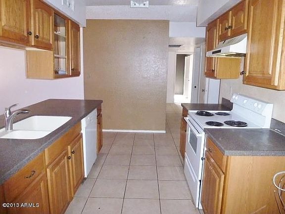 5th image of 2328 E Juanita Ave