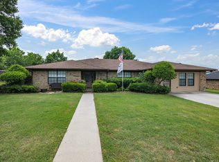 402 Brookview Dr, Decatur, TX 76234