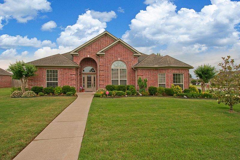 1st image of 202 Maranes Cir