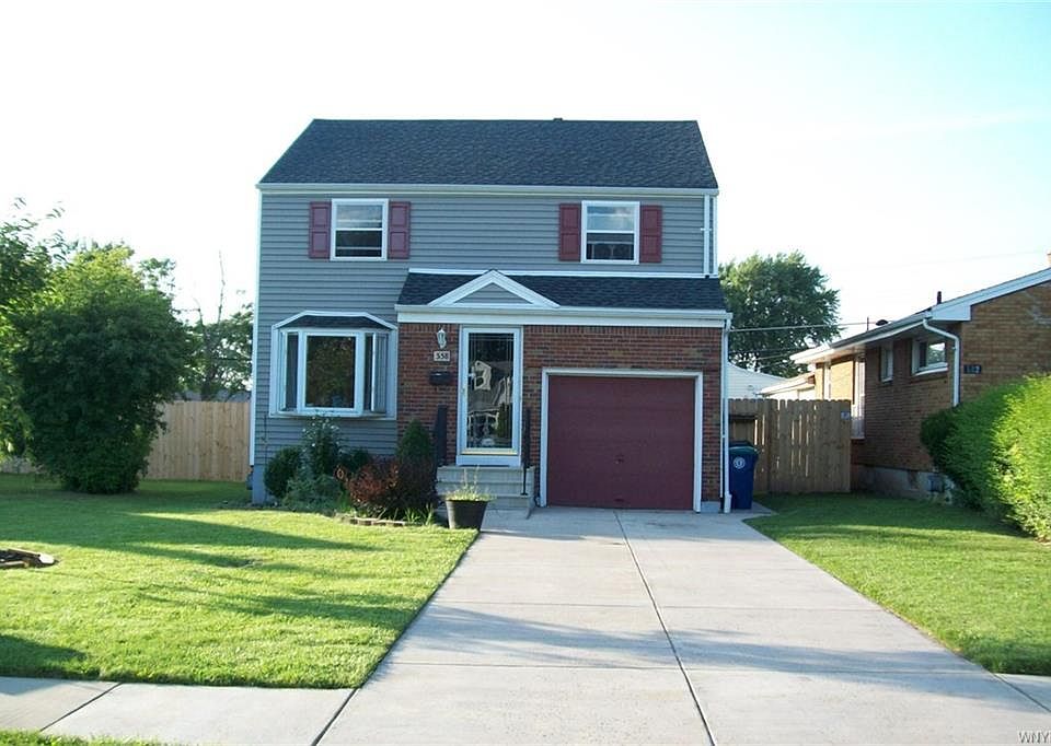 1st image of 558 Emerson Dr