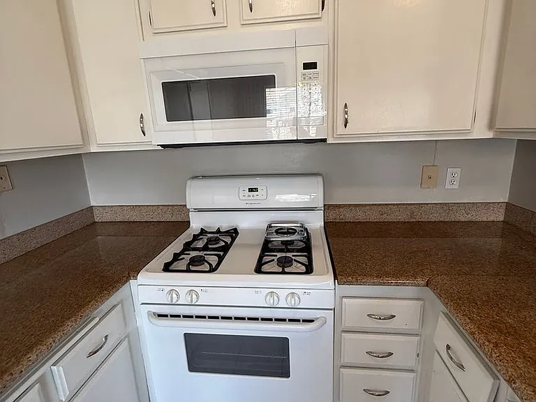1153 E Foster Rd #A — Photo 11