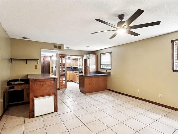 5th image of 716 N Woodlawn Ave