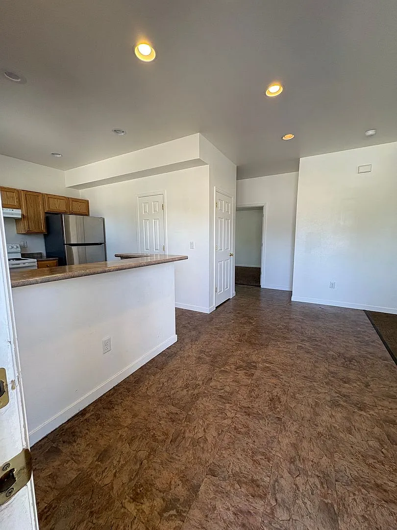 1852 11th Avenue — Photo 2