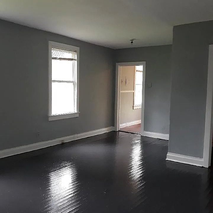 2nd image of 1634 E Broad Ave