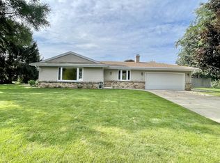 504 Fox Knoll Ct, Waterford, WI