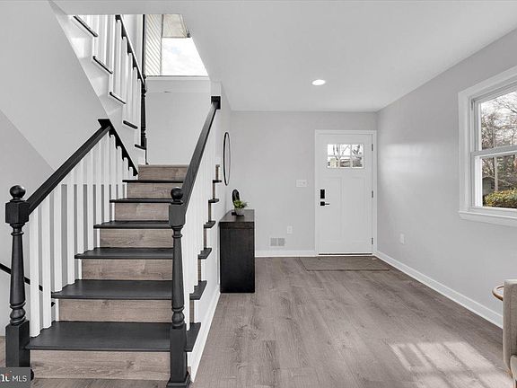 4th image of 8328 Carnegie Dr