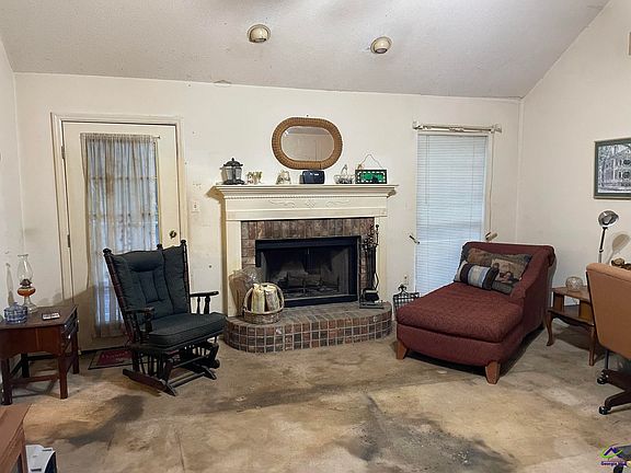 2nd image of 100 S Pointe Dr