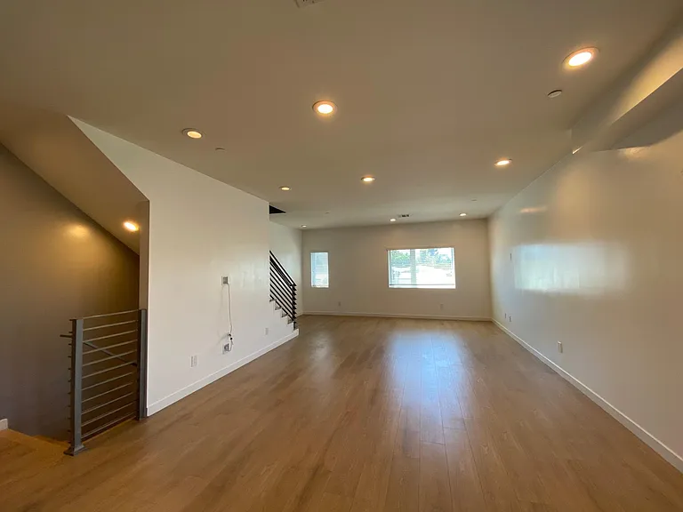 6413 Lexington Ave #1/2 — Photo 10