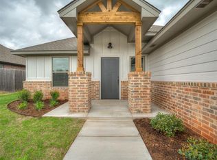 4516 Hambletonian Ln, Mustang, OK 73064