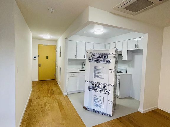 4th image of 4229 Parsons Blvd APT 3C