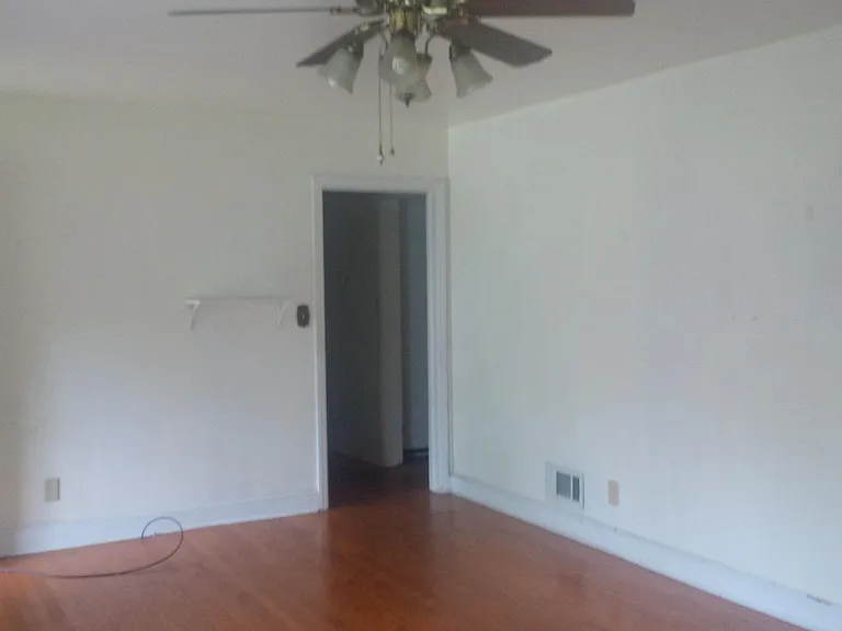 416 Leander St — Photo 4
