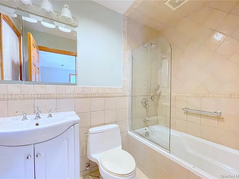 12 Ervilla Dr — Photo 17