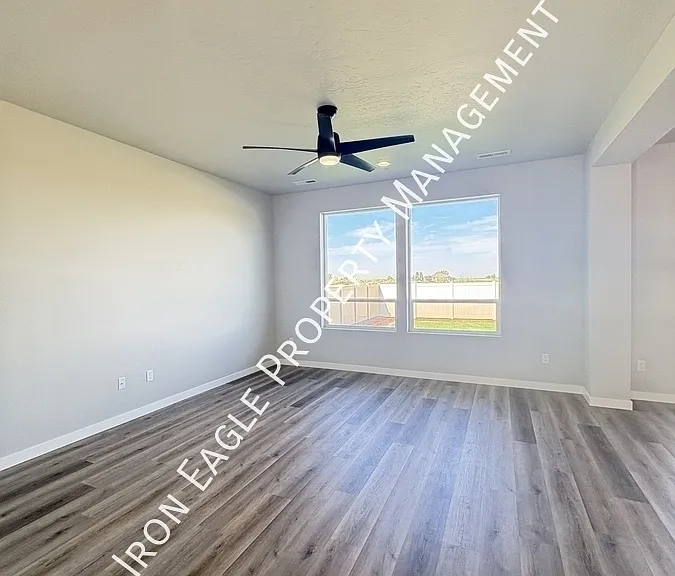 5667 S Memory Ave — Photo 11