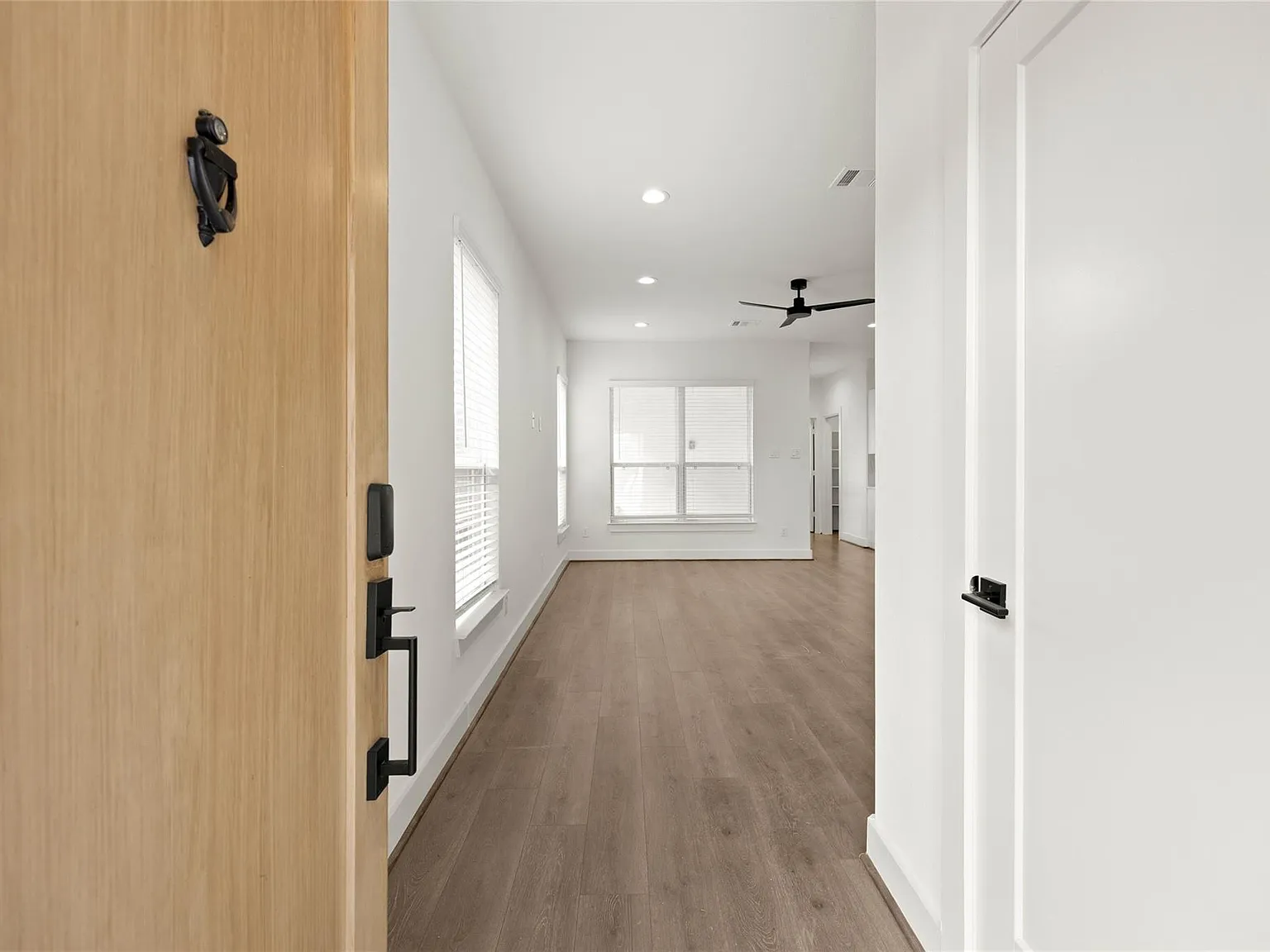 5 bed, 3.0 bath, 2236 sqft, $2,850 — Photo 2