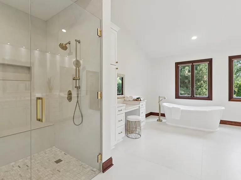 2430 Dorina Dr — Photo 17