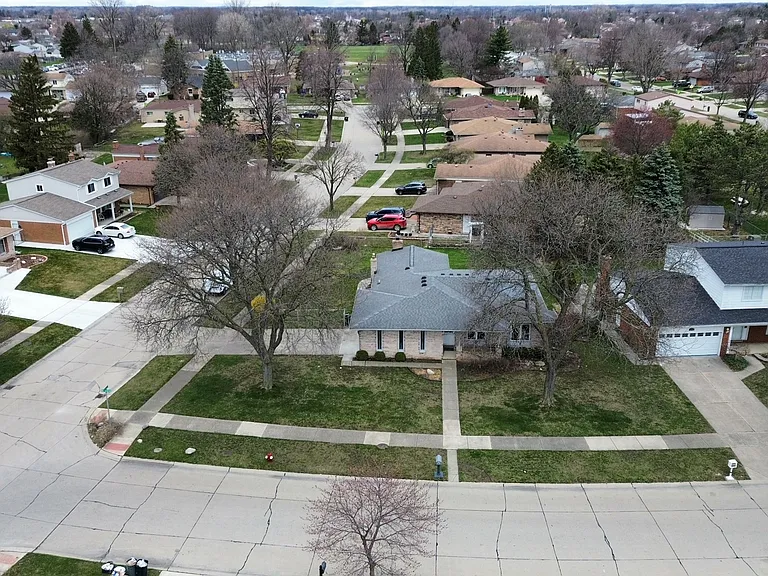 3007 Warrington Dr — Photo 36