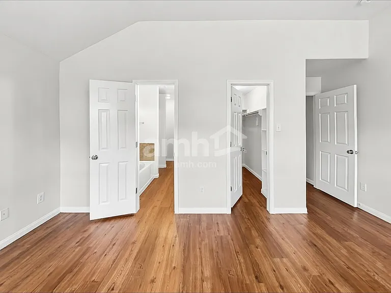 3934 Hawthorn Glen Ct — Photo 9