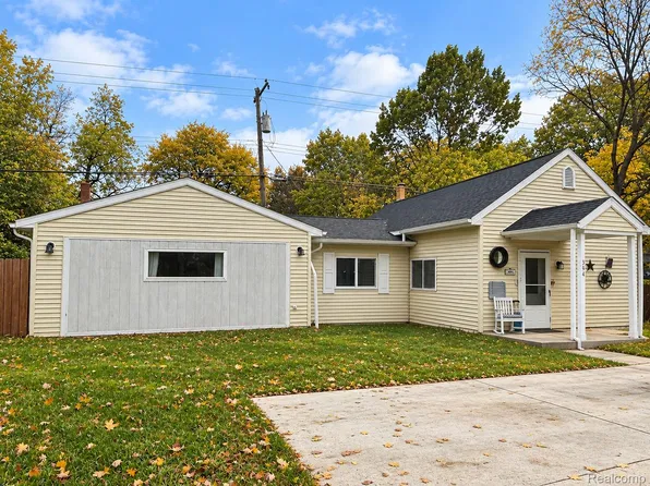 394 S Elm St, Lapeer, MI 48446