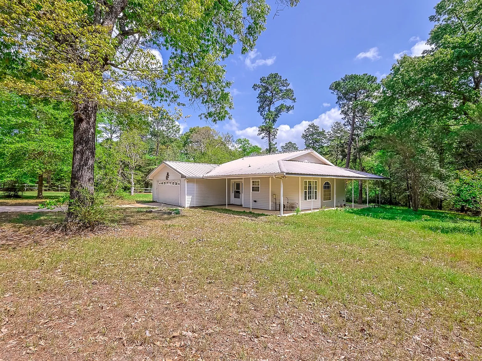 3 bed, 2.0 bath, 1633 sqft, $2,000 — Photo 3