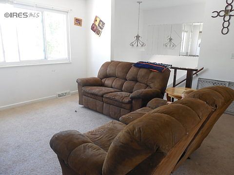 4th image of 3411 Carson Ave