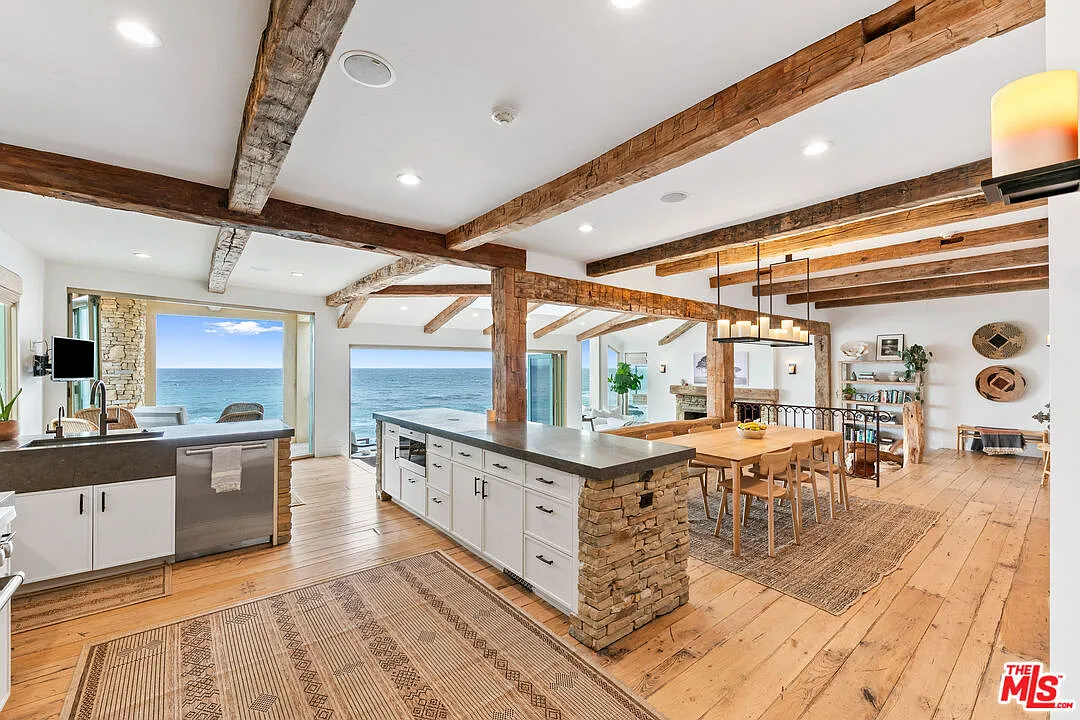 3 bed, 4.5 bath, 3375 sqft, $50,000 — Photo 3