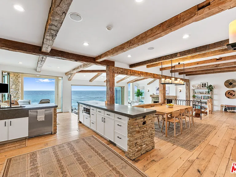 24920 Malibu Rd — Photo 3