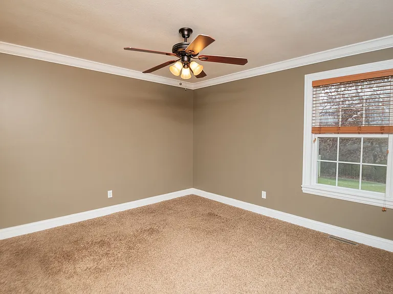405 Galway Dr — Photo 35