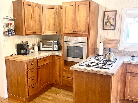 Kitchen with 5 burner gas cooktop.