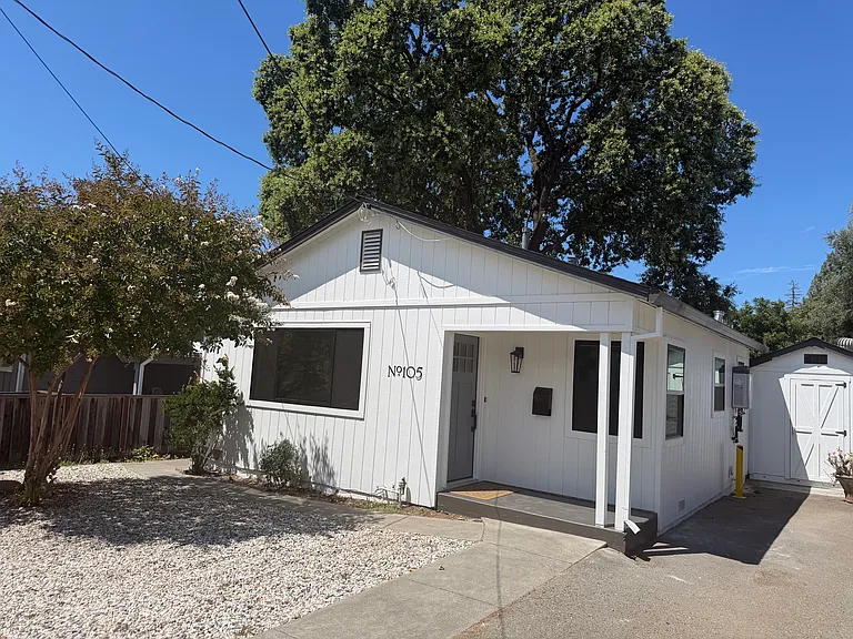 105 Marion Ln — Photo 1