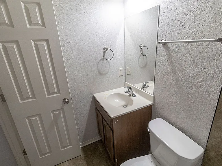 215 N West Blvd — Photo 14