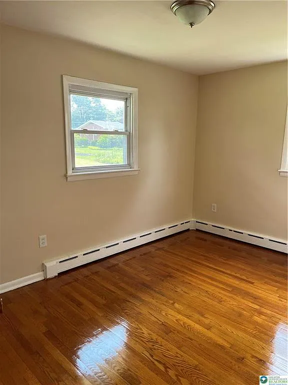 3 bed, 1.5 bath, 2118 sqft, $2,700 — Photo 4