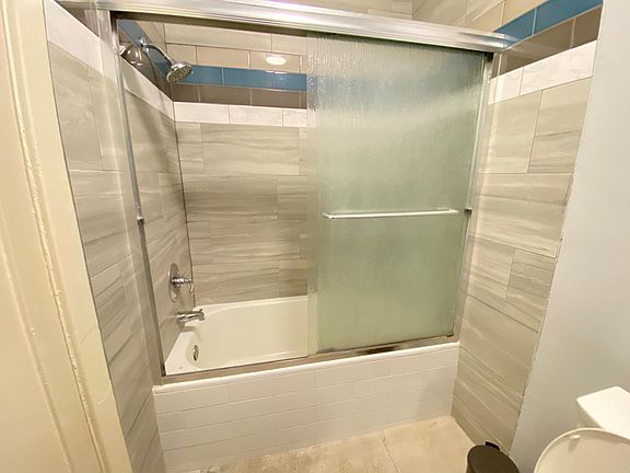 5th image of 641 N Plymouth Blvd APT 2