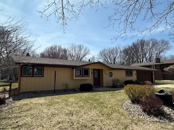 769 17th St, Windom, MN 56101