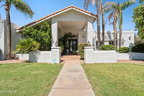 7250 E Paradise Dr Photo 1