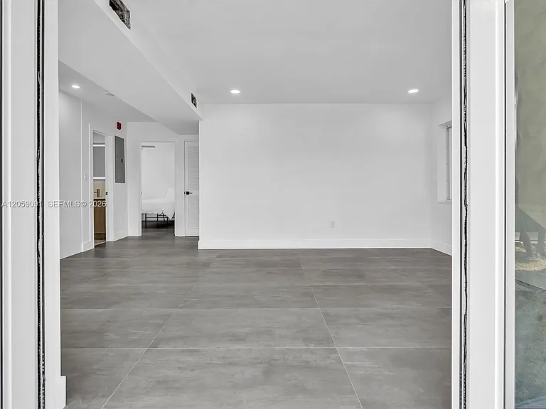 11900 N Bayshore Dr #104 — Photo 4