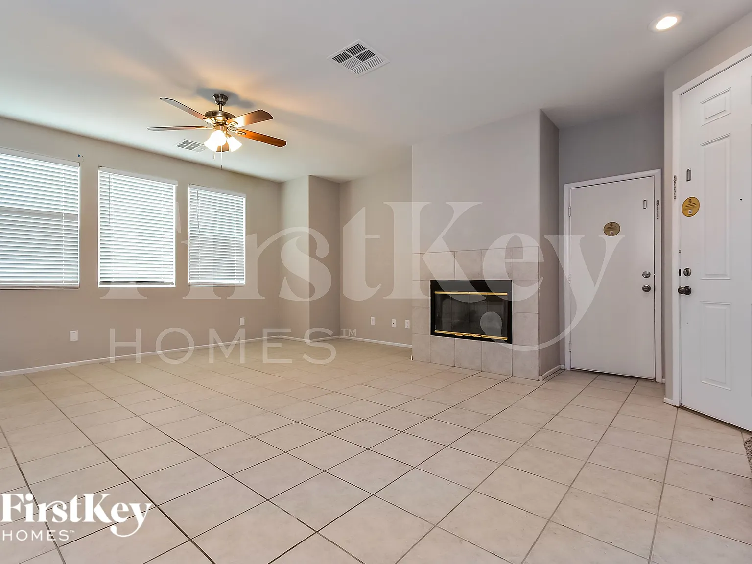 4 bed, 3.0 bath, 2000 sqft, $2,375 — Photo 3