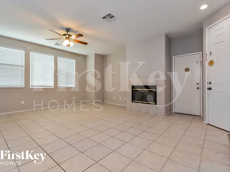 452 Redruth Dr — Photo 3