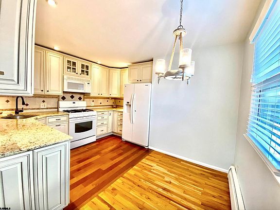 4th image of 20 35th St #20