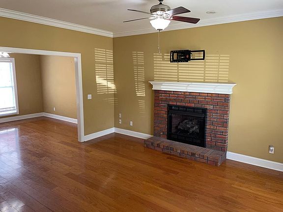 3rd image of 148 Twin Gates Dr