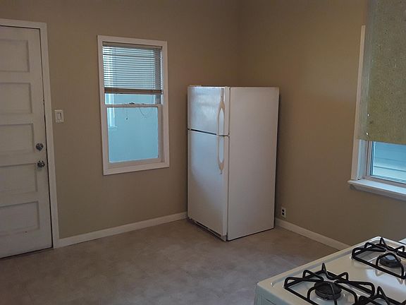 2nd image of 10823 S Bensley Ave #2