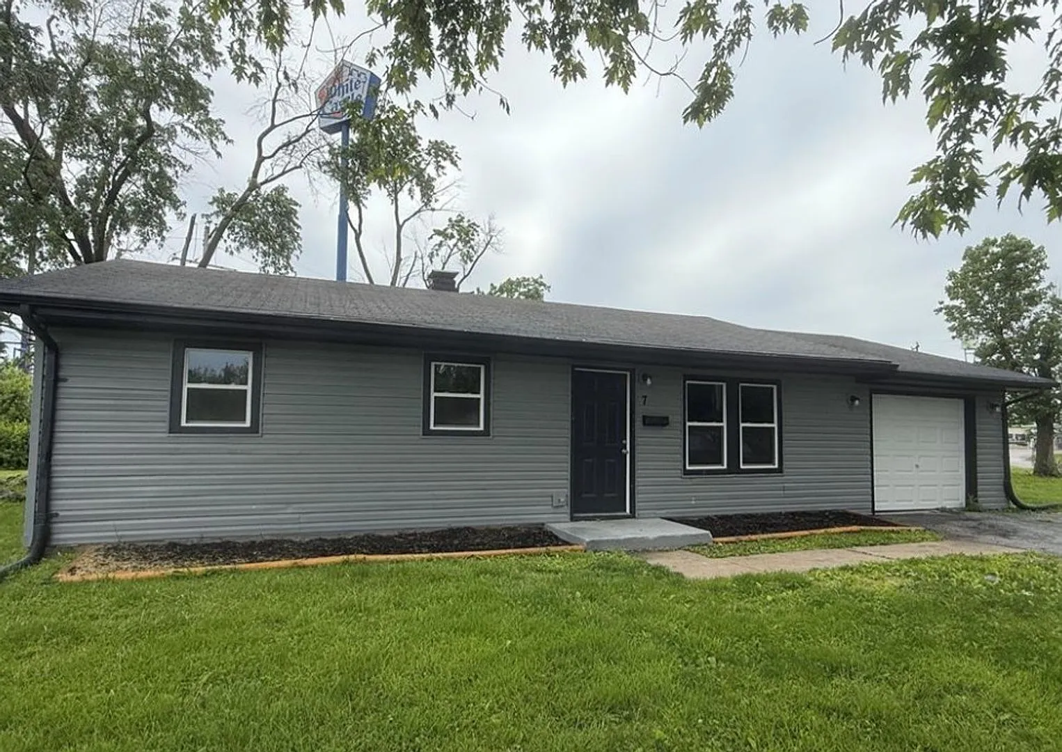 For Lease — Photo 1