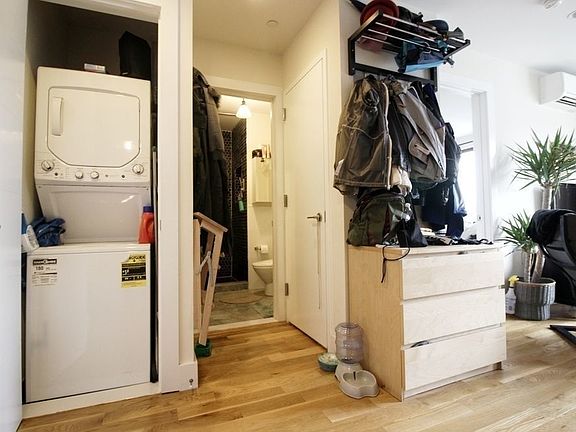4th image of 92 Howard Ave #3R