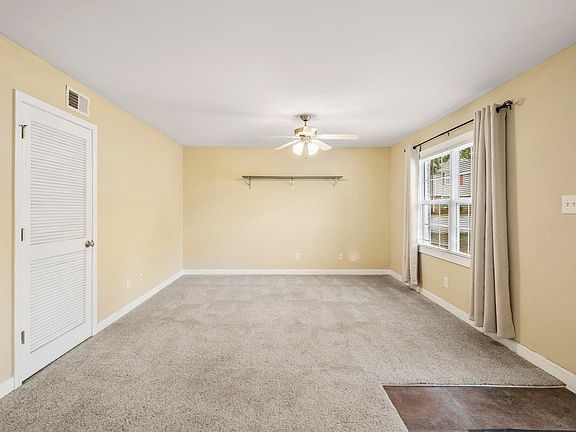 5th image of 115 Silver Brook Dr