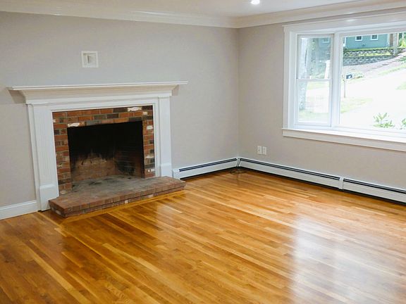 4th image of 35 Pequot Road