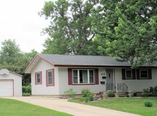 414 6th St NE, Stewartville, MN 55976