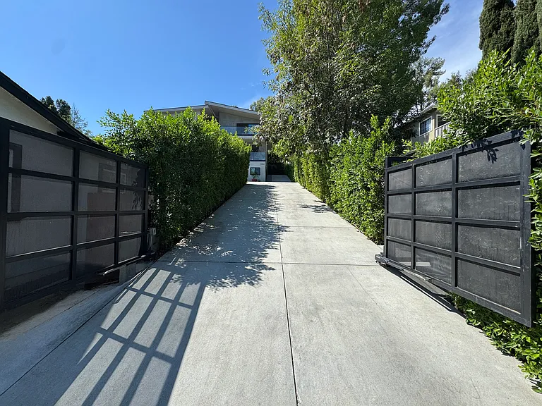 22270 Avenue San Luis — Photo 3