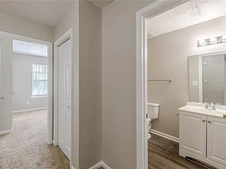 402 Bainbridge Dr #402 — Photo 6